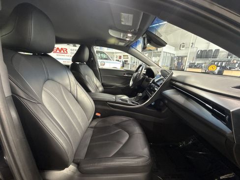 Used 2022 Toyota Avalon XLE FWD image 27