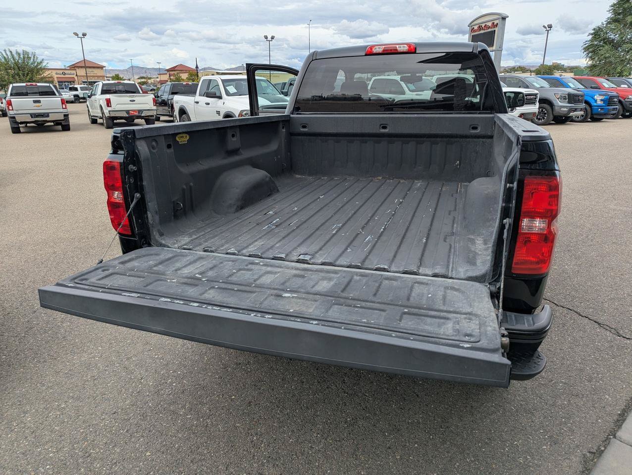 Used 2018 Chevrolet Silverado 1500 Custom w/ Custom Convenience Package AWD/4WD image 22