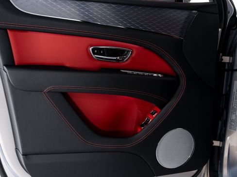 New 2025 Bentley Bentayga image 11