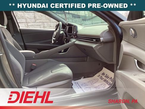 Used 2024 Hyundai Elantra SE FWD image 17