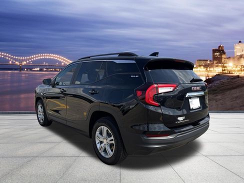 Used 2024 GMC Terrain SLE w/ Driver Convenience Package FWD image 3