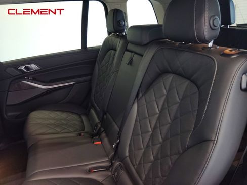 Used 2023 BMW X7 xDrive40i w/ Premium Package image 34