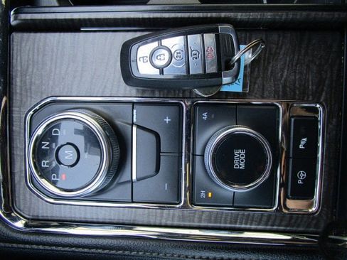 Used 2021 Ford Expedition Limited image 17