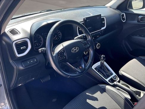 Used 2022 Hyundai Venue Limited FWD image 15