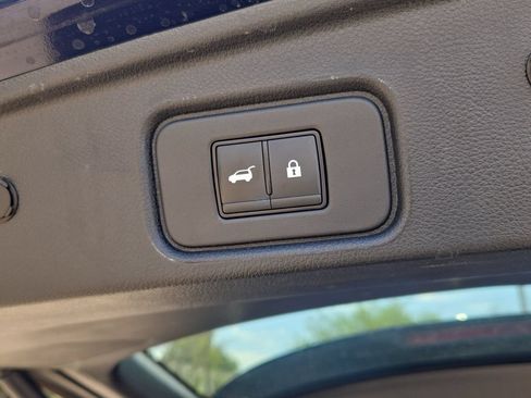 Used 2025 Nissan Pathfinder SV FWD image 13