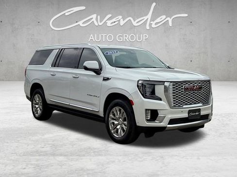 Used 2023 GMC Yukon XL Denali w/ Advanced Technology Package AWD/4WD image 2