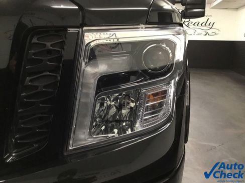 Used 2019 Nissan Titan PRO-4X w/ Pro-4x Convenience Package AWD/4WD image 18