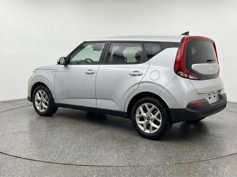 Used 2025 Kia Soul LX w/ LX Technology Package FWD image 6