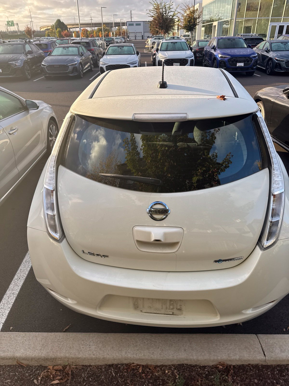 Used 2016 Nissan Leaf SV FWD image 7