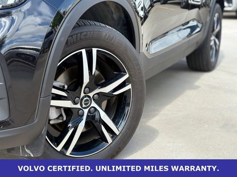 Certified 2025 Volvo XC40 B5 Core AWD/4WD image 9