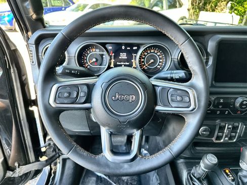 Used 2023 Jeep Gladiator Overland image 14