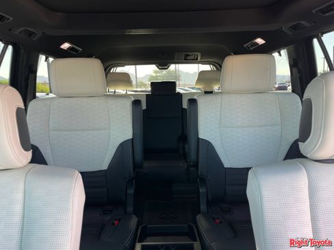 Used 2023 Toyota Sequoia Capstone AWD/4WD image 22
