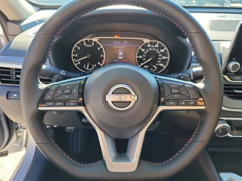 Used 2025 Nissan Altima 2.5 SR image 18