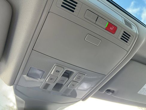 Used 2025 Volkswagen Jetta SE w/ Sunroof Package image 40