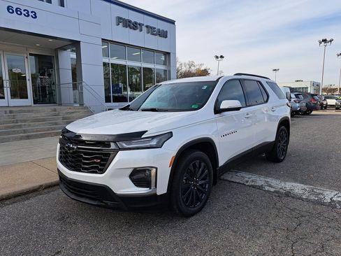 Used 2022 Chevrolet Traverse RS image 2