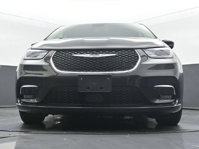Used 2022 Chrysler Pacifica Touring-L FWD image 44