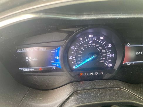 Used 2019 Ford Fusion SE FWD image 4
