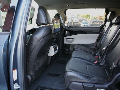 Used 2022 Kia Carnival SX image 15