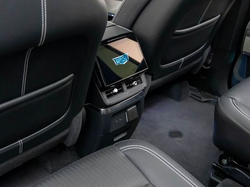 New 2026 Cadillac Vistiq Sport image 21