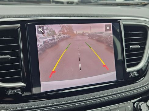 New 2026 Chrysler Pacifica Select image 29