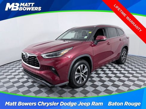 Used 2021 Toyota Highlander XLE image 1