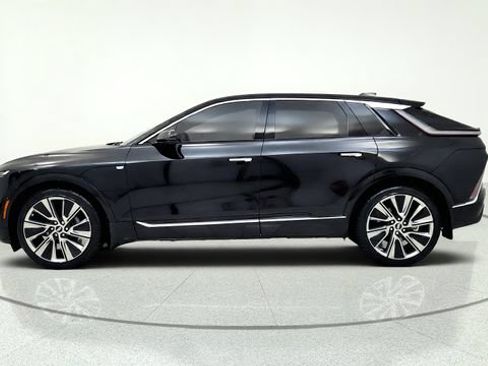 Used 2024 Cadillac Lyriq Luxury RWD image 5