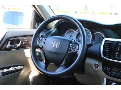 Used 2017 Honda Accord EX-L image 17