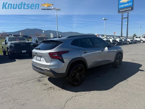 Used 2025 Chevrolet Trax ACTIV w/ Driver Confidence Package image 9