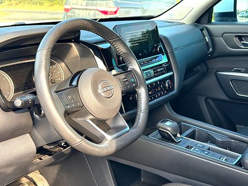 Used 2025 Nissan Pathfinder SL w/ SL Premium Package FWD image 5