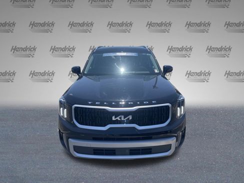 Used 2023 Kia Telluride EX w/ EX Captain's Chair Package FWD image 3