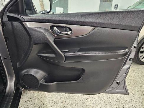 Used 2016 Nissan Rogue S AWD/4WD image 27
