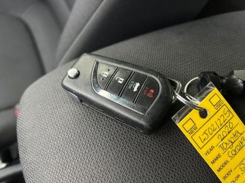 Used 2020 Toyota Corolla LE image 30