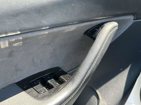 Used 2020 Tesla Model Y Long Range image 11