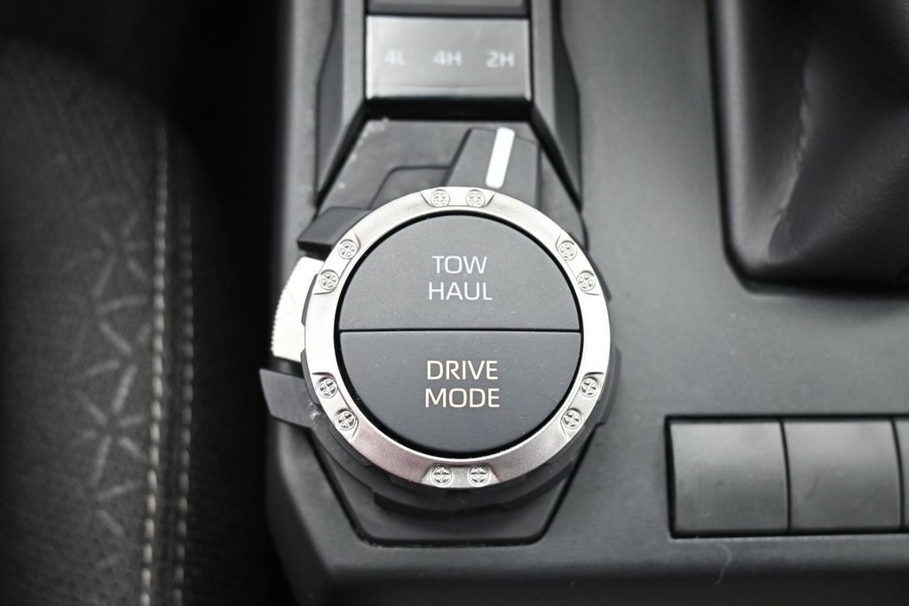 Used 2025 Toyota 4Runner SR5 AWD/4WD image 23