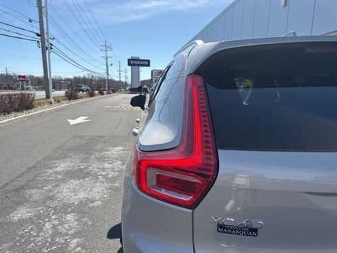 Certified 2025 Volvo XC40 B5 Plus image 9