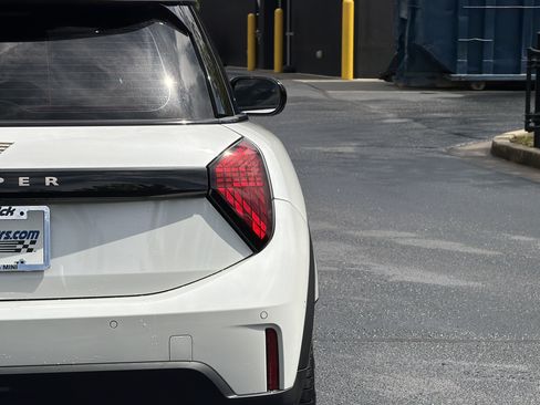 Certified 2026 MINI Cooper 2-Door Hardtop FWD image 23