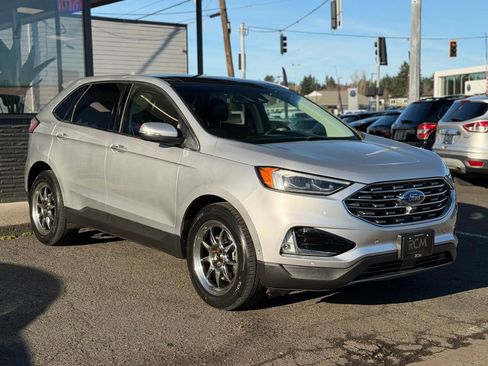 Used 2019 Ford Edge Titanium w/ Equipment Group 301A image 3