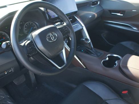 Used 2021 Toyota Venza Limited w/ Advanced Technology Package image 17