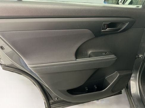 Used 2023 Toyota Highlander LE image 27