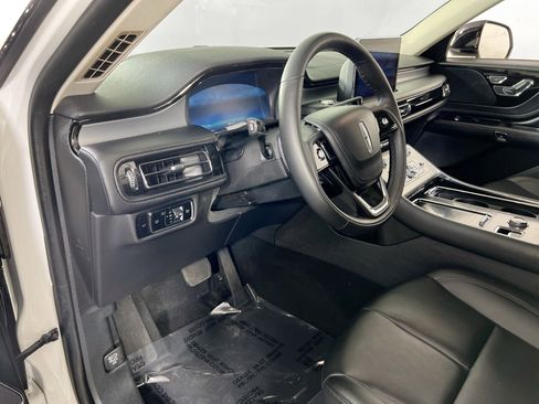 Used 2024 Lincoln Aviator AWD w/ Premium Package image 9