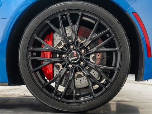 Used 2015 Chevrolet Corvette Z06 w/ 3LZ Preferred Equipment Group image 11