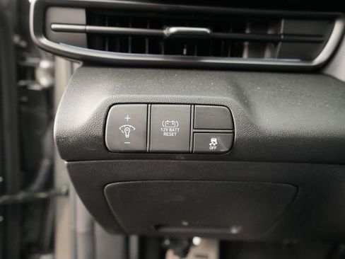 Certified 2025 Hyundai Elantra SEL image 23