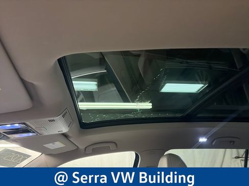 Used 2025 Volkswagen Atlas SEL AWD/4WD image 11