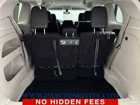 Used 2020 Chrysler Pacifica Touring-L FWD image 17