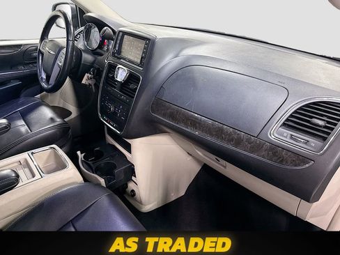 Used 2015 Chrysler Town & Country Touring FWD image 31
