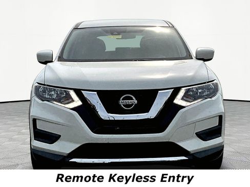 Used 2019 Nissan Rogue S FWD image 2