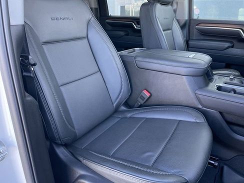 Used 2025 GMC Sierra 3500 Denali w/ Denali Reserve Package AWD/4WD image 25