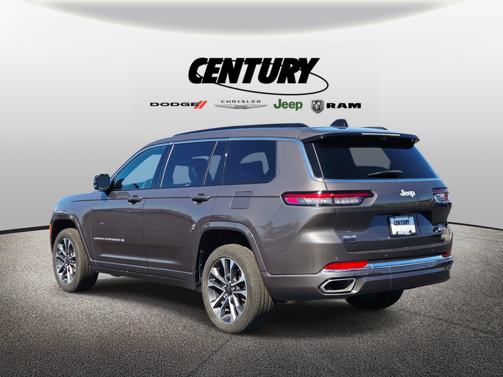 Used 2025 Jeep Grand Cherokee L Overland w/ Advanced Protech Group III AWD/4WD image 6