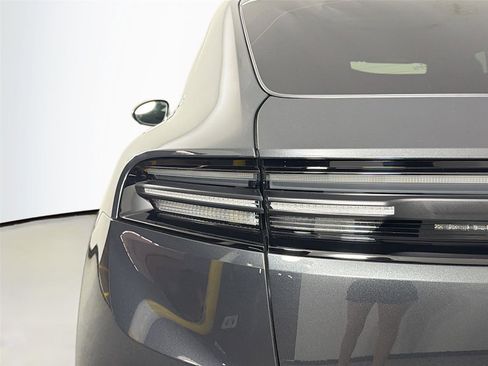 Used 2026 Porsche Macan Electric RWD image 16