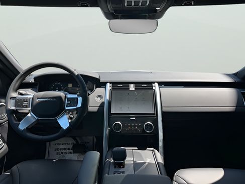 Certified 2025 Land Rover Discovery S AWD/4WD image 14